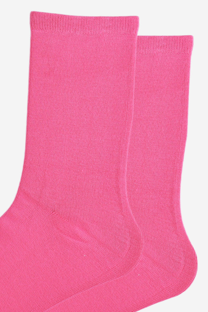 womens-hot-pink-bamboo-sock-6-pack-close-up
