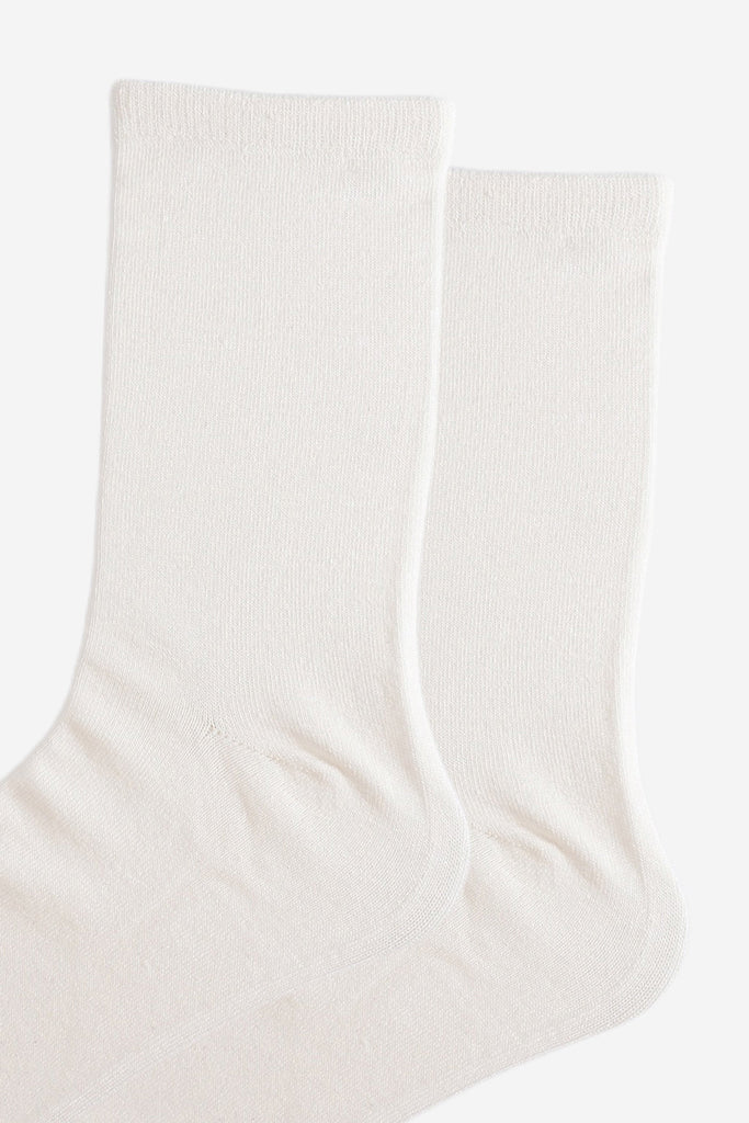 close up of the plain white bamboo socks