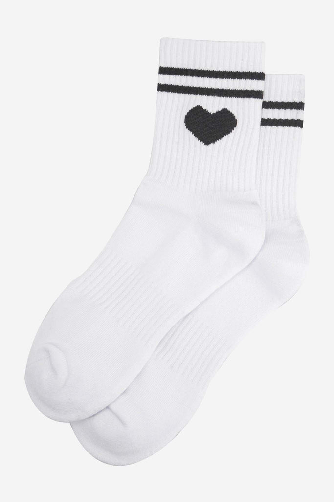 womens-sporty-socks-white-heart-laying-flat