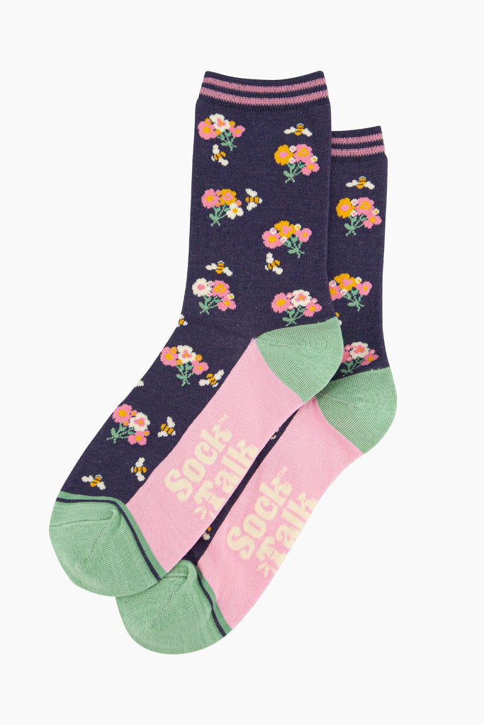 womens-bamboo-socks-navy-bees-floral-posies-laying-flat-showing-the-all-over-bee-and-flower-pattern