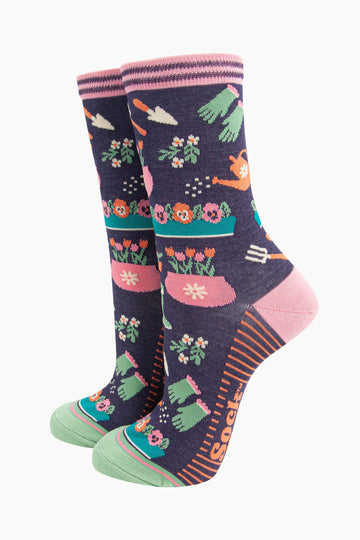 womens-bamboo-socks-navy-gardening-ankle socks-with-a-pattern-of-garden-tools-and-flowers