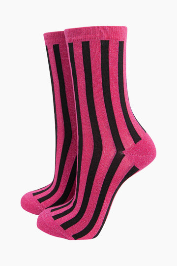 womens-glitter-socks-hot-pink-black-stripes-vertical-contrasting-stripe-pattern