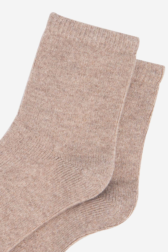 womens-cashmere-socks-ankle-socks-camel-cashmere-close-up
