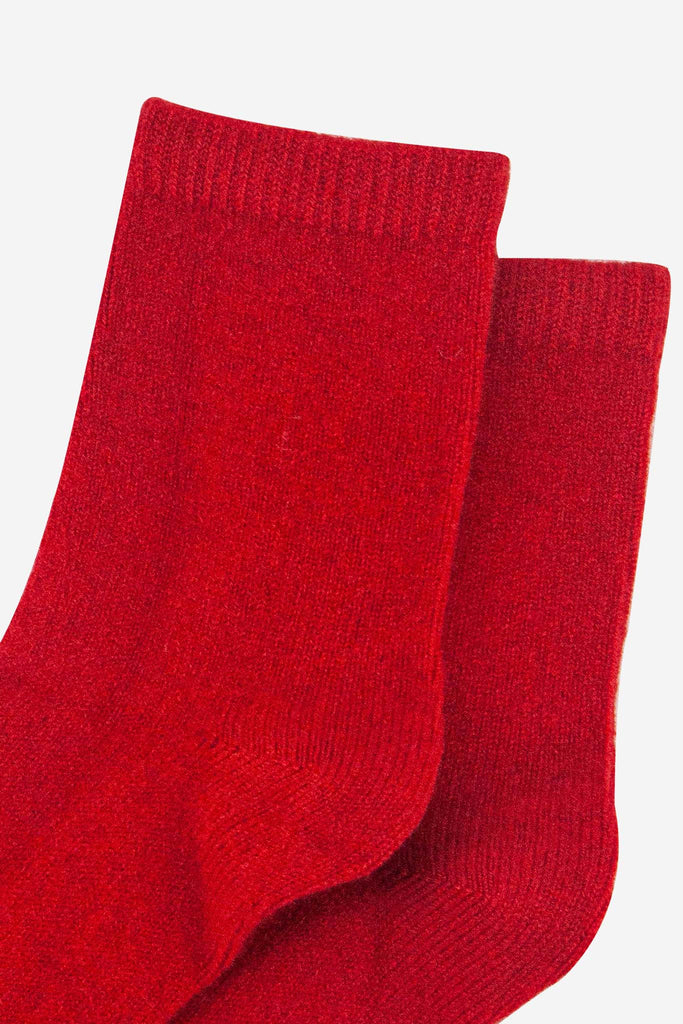 womens-cashmere-socks-ankle-socks-red-cashmere-close-up