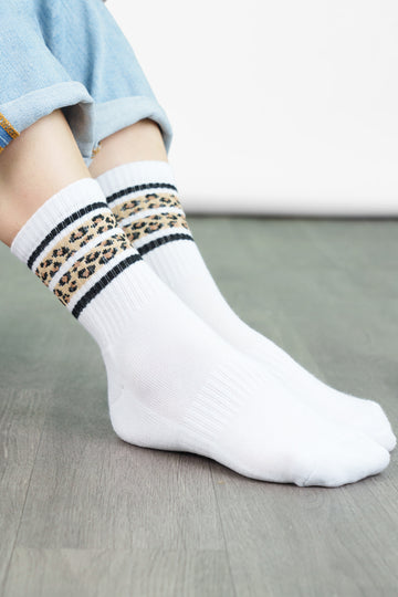womens-sporty-socks-white-leopard-stripe-animal-print