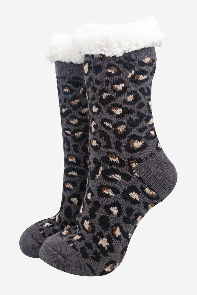 womens-long-slipper-socks-dark-grey-leopard-print-fleecy