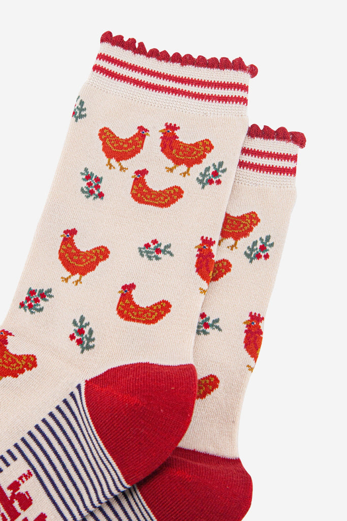 womens-bamboo-socks-cream-red-festive-hen-close-up