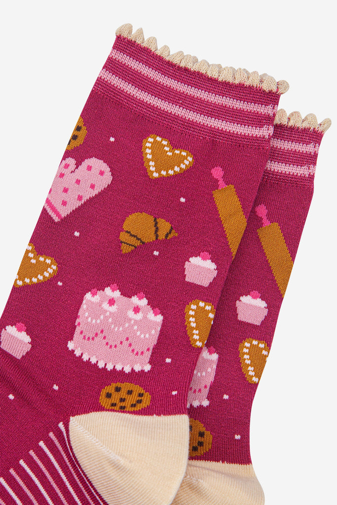womens-bamboo-socks-raspberry-light-pink-baking-close-up