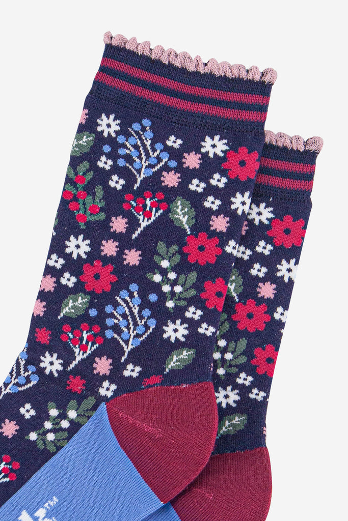 womens-bamboo-socks-navy-blue-winter-floral-close-up