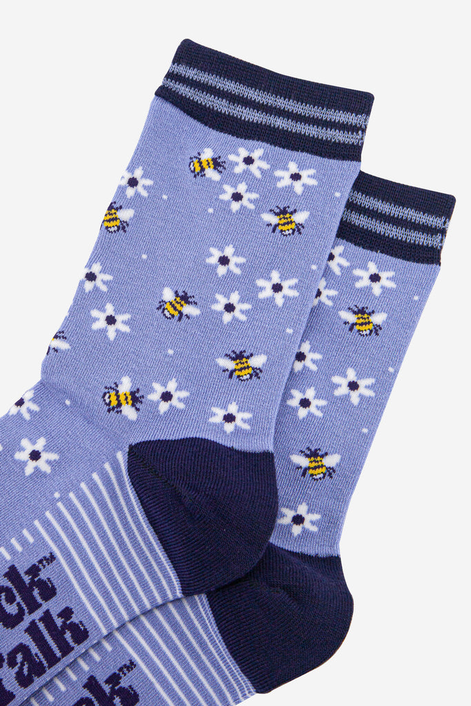 womens-bamboo-socks-sky-blue-navy-blue-bee-and-flowers-close-up