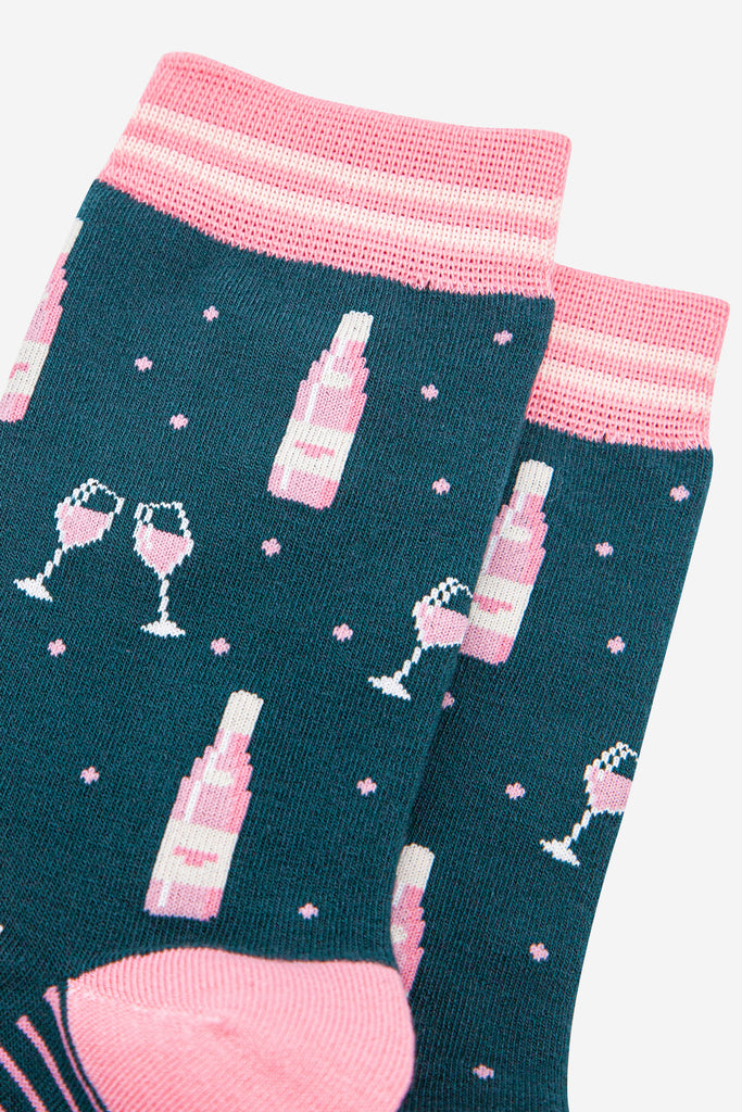 womens-bamboo-socks-forest-green-light-pink-rose-wine-close-up