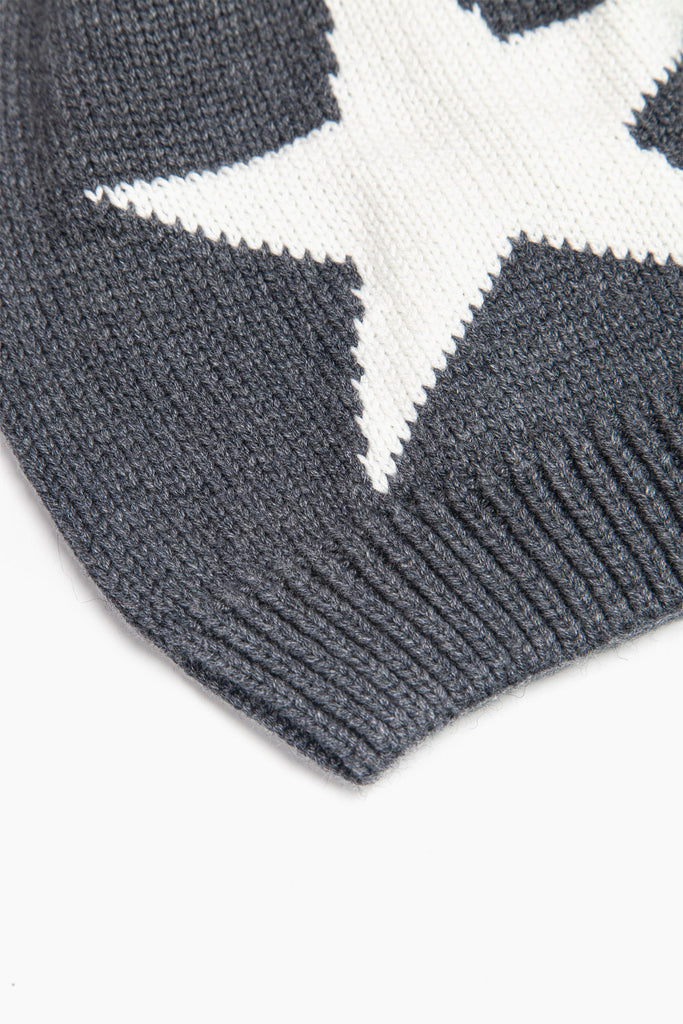 close up of the rim on the edge of the beanie hat, it is ribbed for warmth