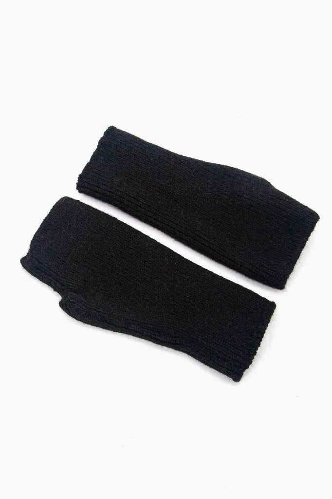 dylan-wrist-warmers-black-knitted-laying-flat