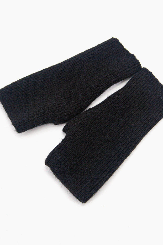 dylan-wrist-warmers-black-knitted-warm