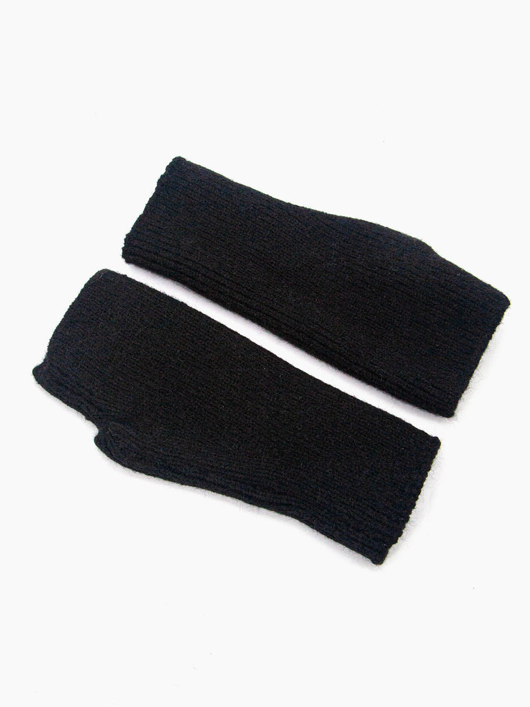 dylan-wrist-warmers-black-knitted-laying-flat