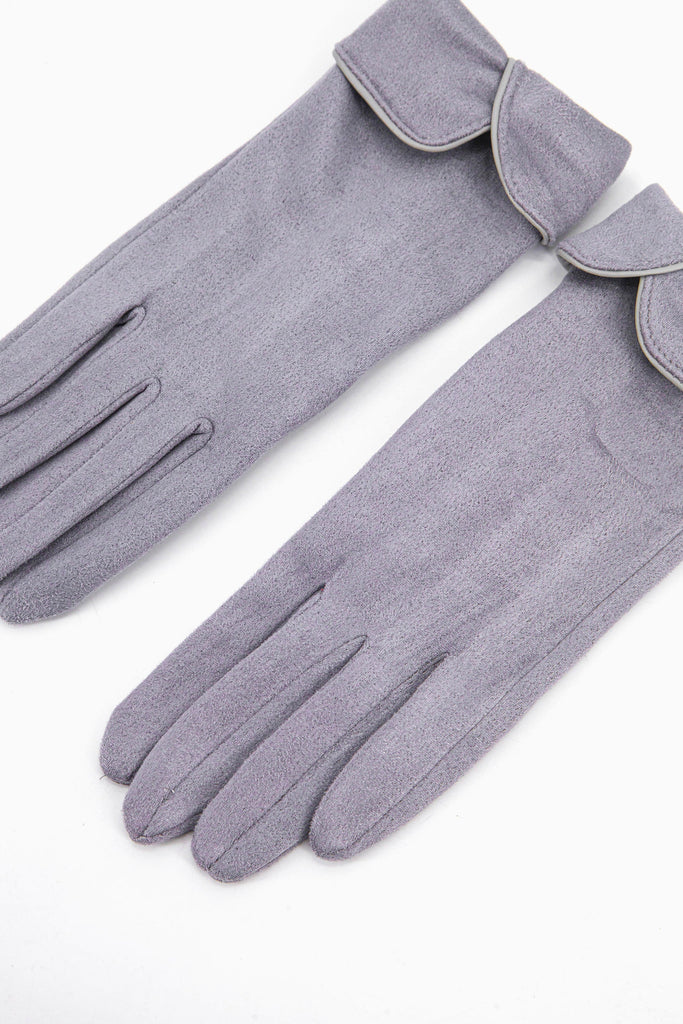 grey velvet winter gloves with scalloped fold over cuffs.