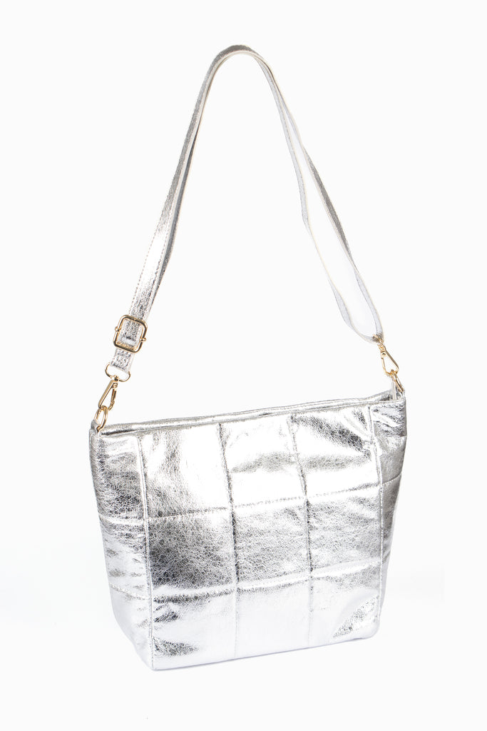 silver-metallic-faux-leather-crossbody-bag-card-holder-2-piece-set-quilted