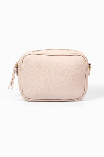 willa-crossbody-bag-nude-pebbled-faux-leather-front-gold-etre-logo