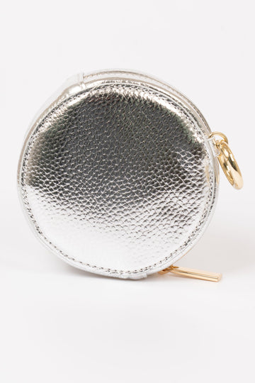 finley-round-coin-purse-silver-metallic-faux-leather-close-up