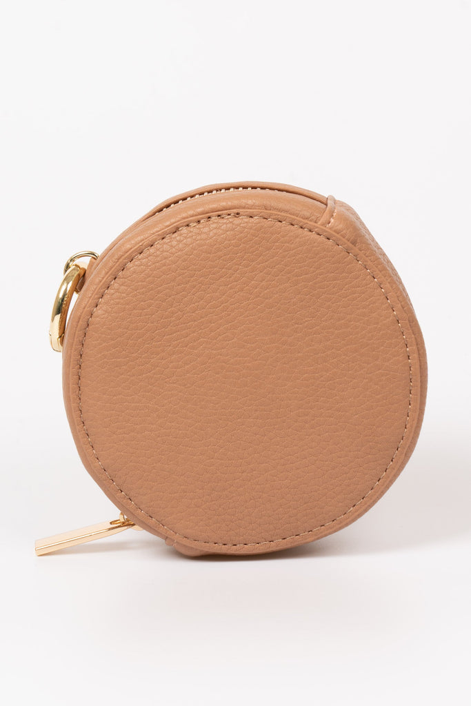 finley-round-coin-purse-tan-pebbled-faux-leather-close-up