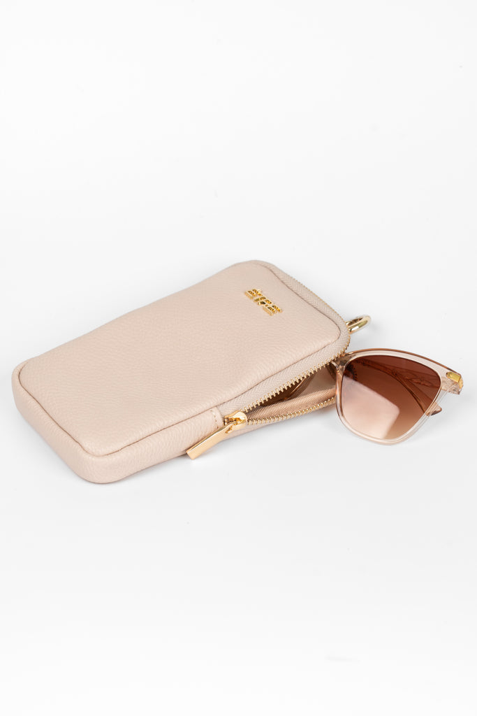 pippa-sunglasses-case-nude-pebbled-faux-leather-with-glasses-inside