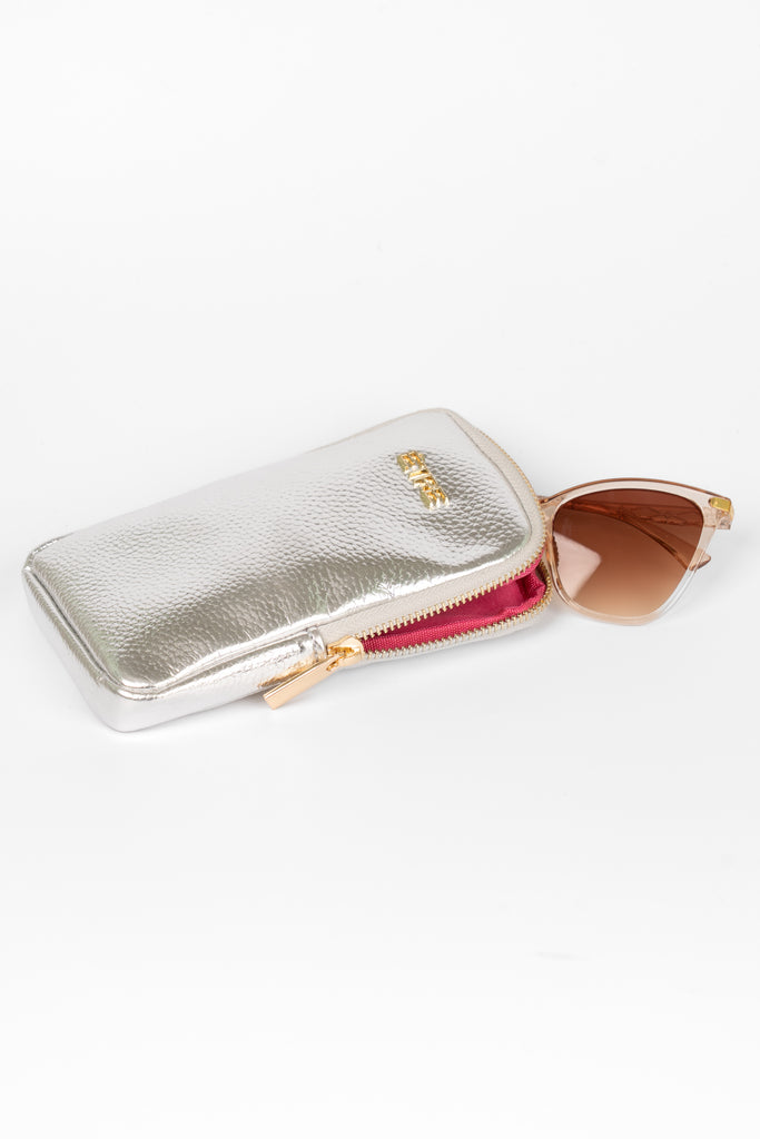 pippa-sunglasses-case-silver-pebbled-faux-leather-with-glasses-inside
