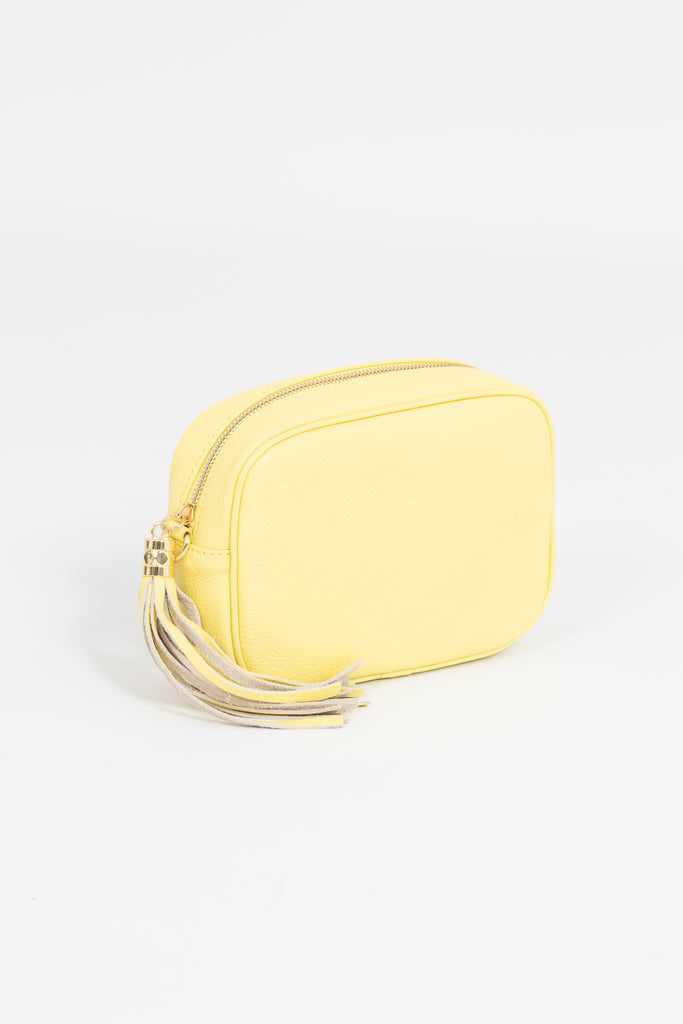beau-italian-leather-crossbody-bag-lemon-pebbled-side-view-zip-closure