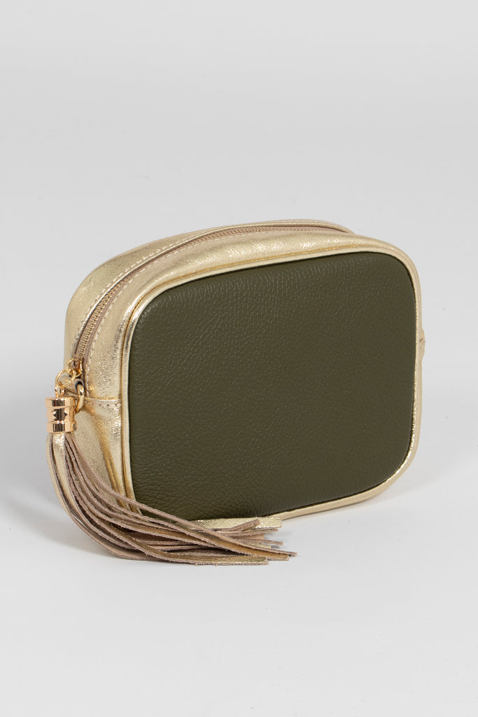 beau-italian-leather-crossbody-bag-khaki-gold-pebbled-close-up-two-tone