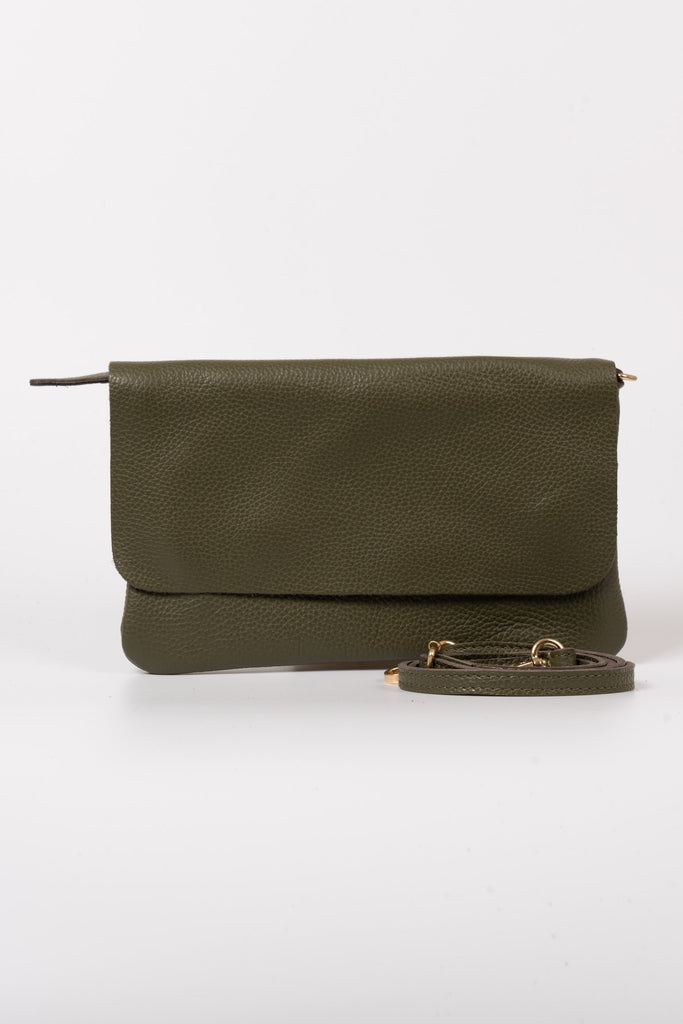 britta-italian-leather-clutch-bag-khaki-pebbled-close-up-detachable-strap