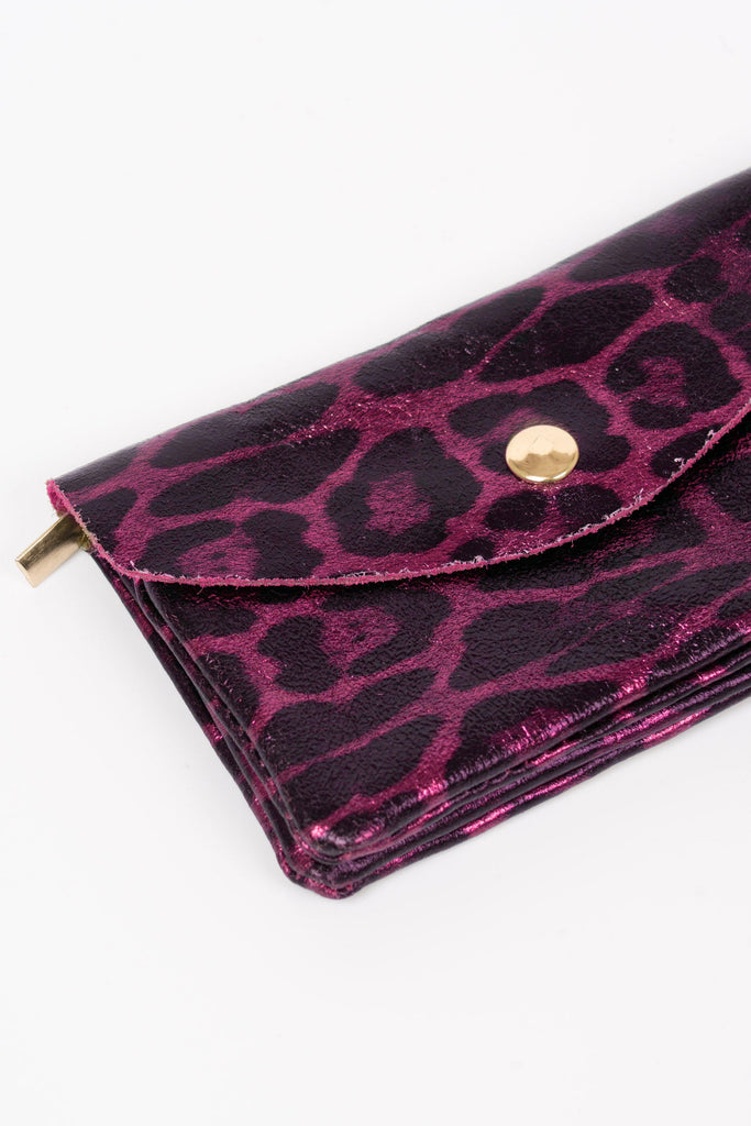 sadie-italian-leather-coin-purse-fuchsia-leopard-print-metallic-close-up