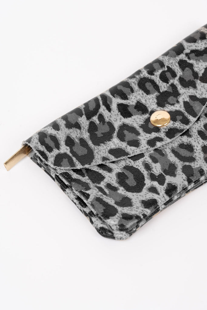 sadie-italian-leather-coin-purse-grey-leopard-print-metallic-close-up