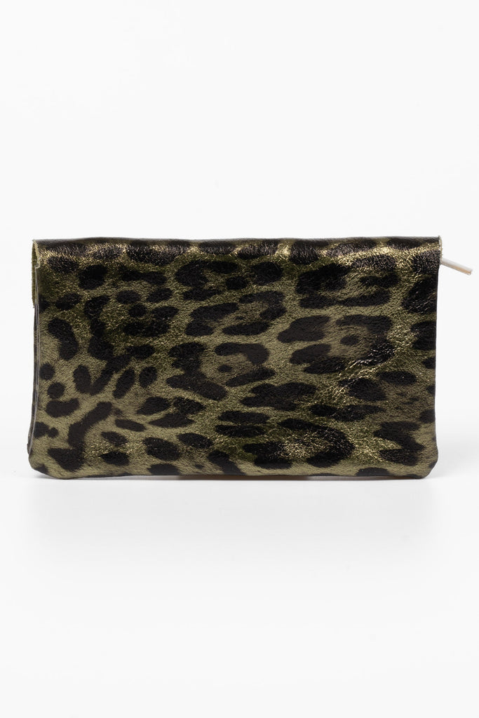 sadie-italian-leather-coin-purse-khaki-leopard-print-metallic-rear