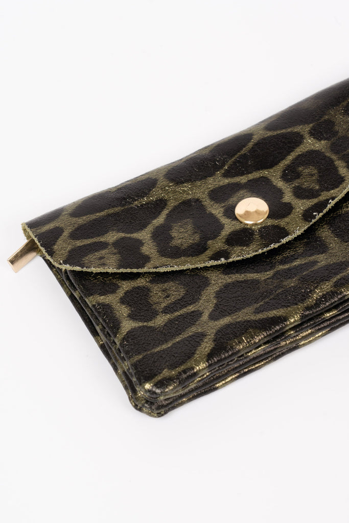 sadie-italian-leather-coin-purse-khaki-leopard-print-metallic-close-up