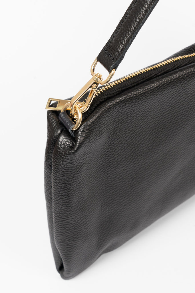 sierra-italian-leather-shoulder-bag-black-pebbled-close-up