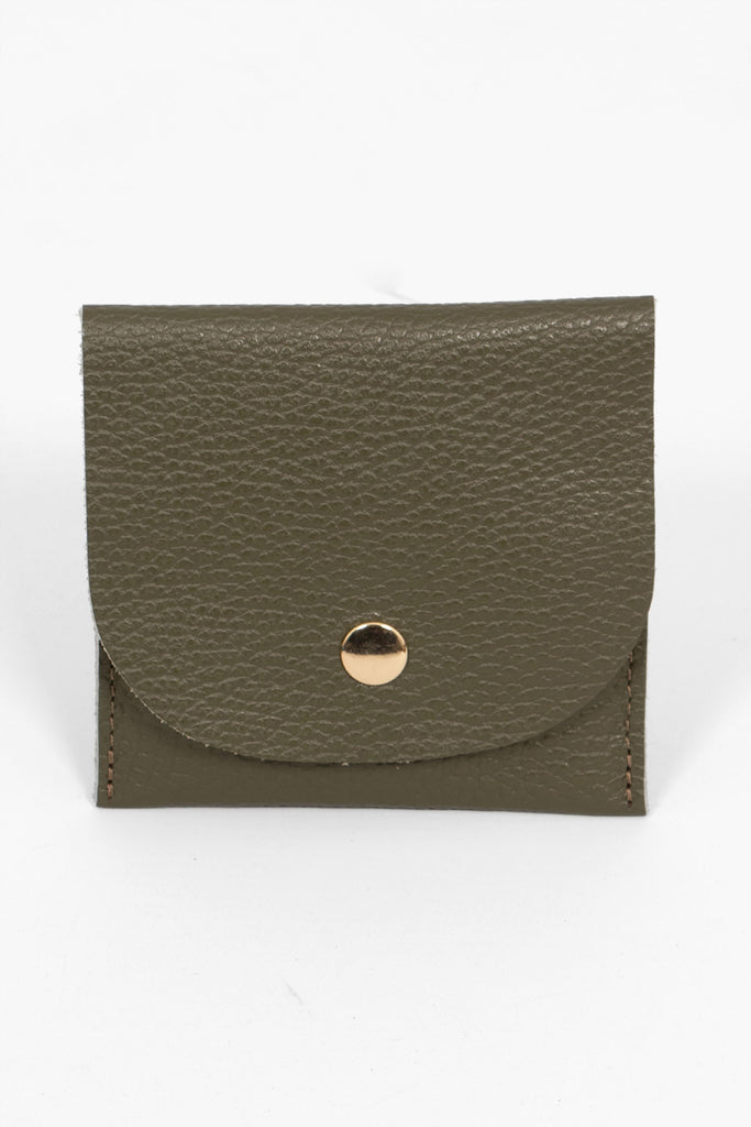 brooklynn-italian-leather-card-wallet-khaki-pebbled-front-gold-button