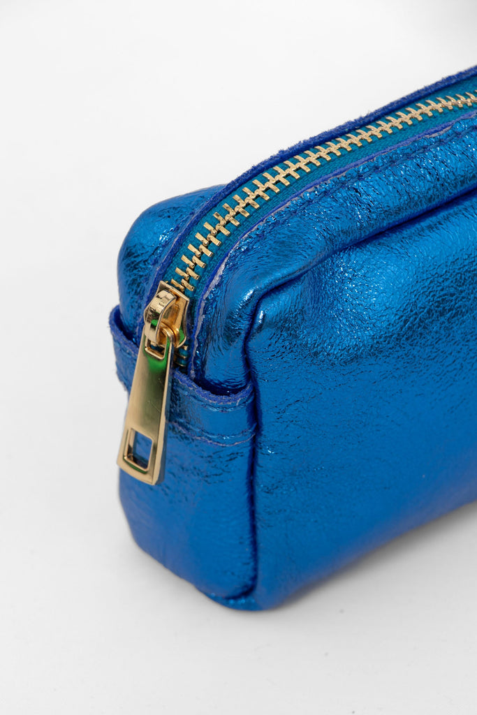 allegra-italian-leather-cosmetic-bag-blue-metallic-close-up-zip