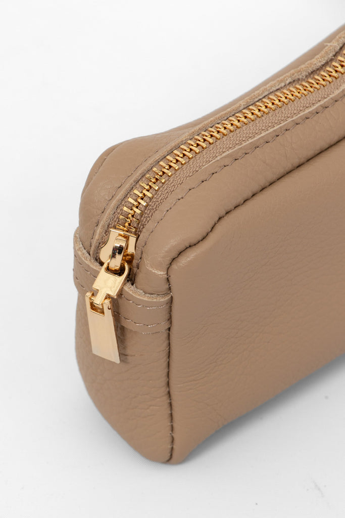 allegra-italian-leather-cosmetic-bag-taupe-pebbled-close-up-zip-closure