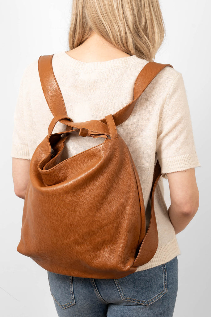 giovanna-italian-leather-2-in-1-backpack-tote-bag-tan-pebbled-model-worn-as-rucksack