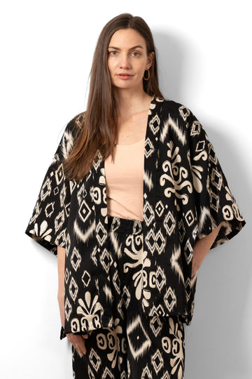 joelle-lightweight-short-kimono-black-ikat-worn-on-model-open-front-lightweight-jacket-patterned