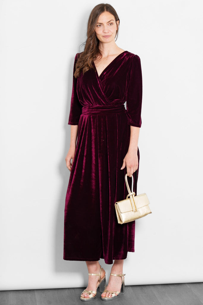 sophia-wide-leg-jumpsuit-berry-velvet-v-neck-model-party-outfit