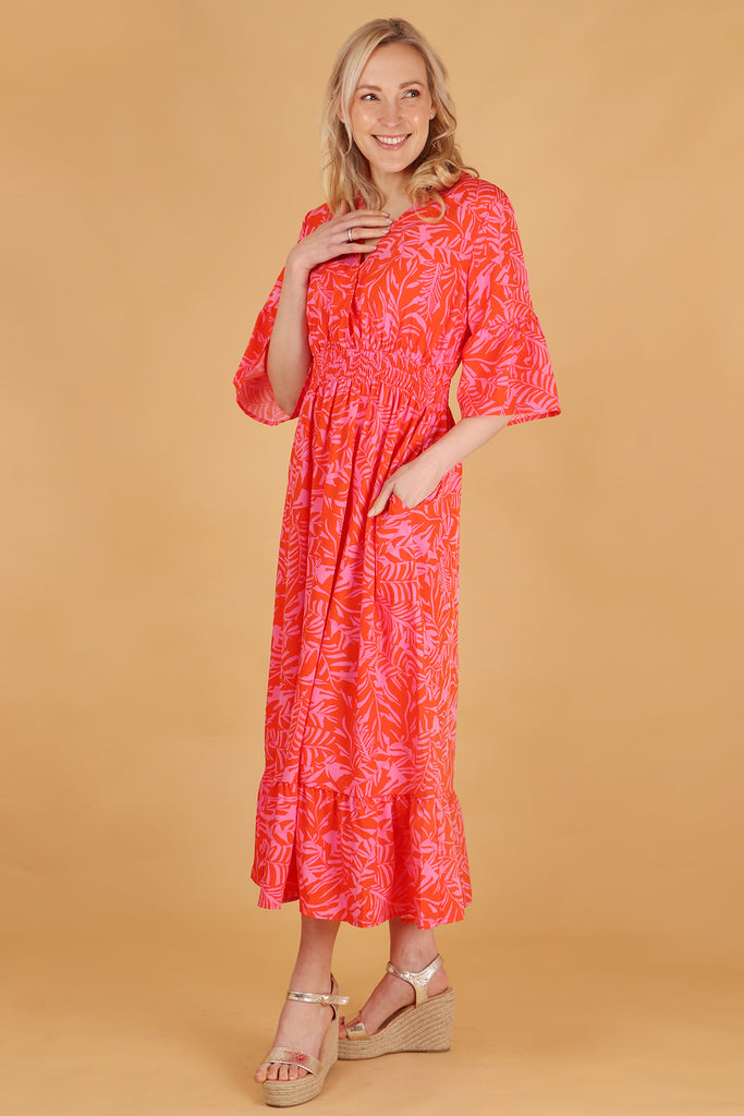 model showing that the tropical print maxi dress has pockets