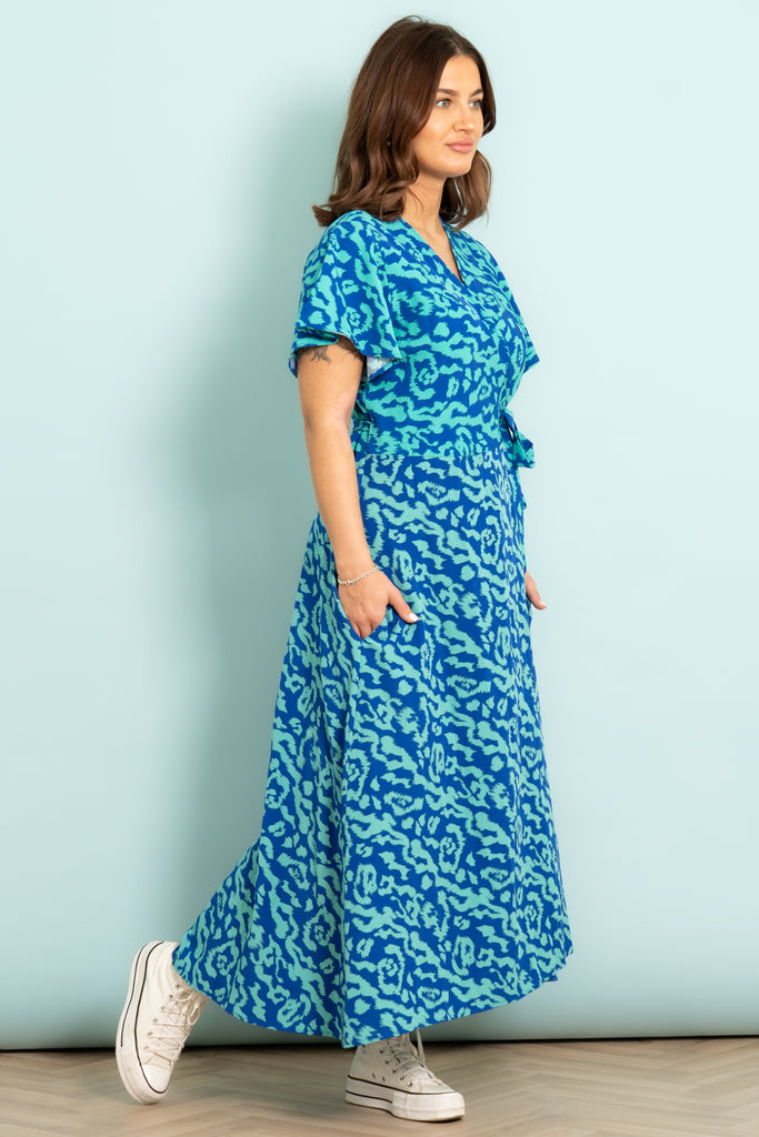addie-short-sleeve-wrap-dress-blue-animal-print-side-view-model