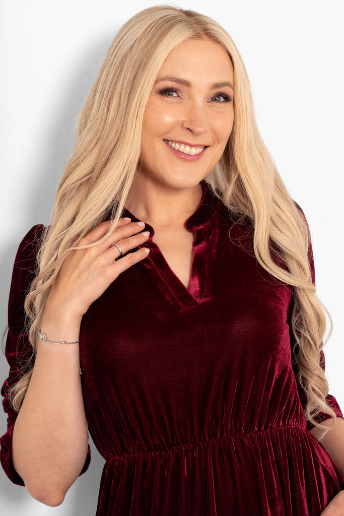 pandora-v-neck-midaxi-dress-berry-velvet-close-up-v-neck