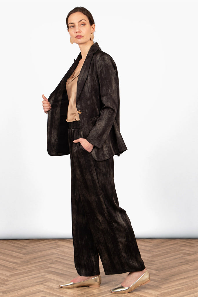 tatum-boyfriend-blazer-black-gold-metallic-brushstroke-side-view-open-jacket