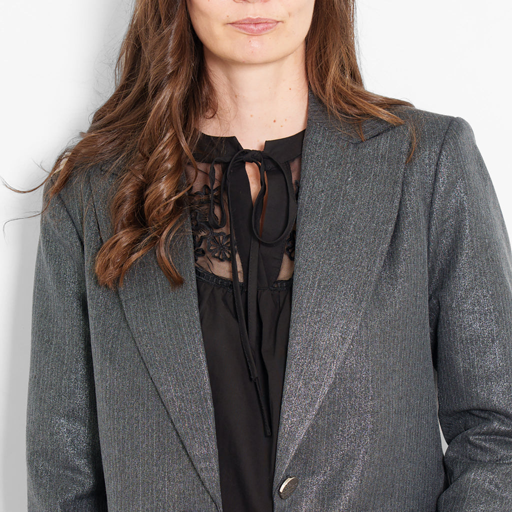 tatum-boyfriend-blazer-gun-metal-glitter-stripe-close-up-collar