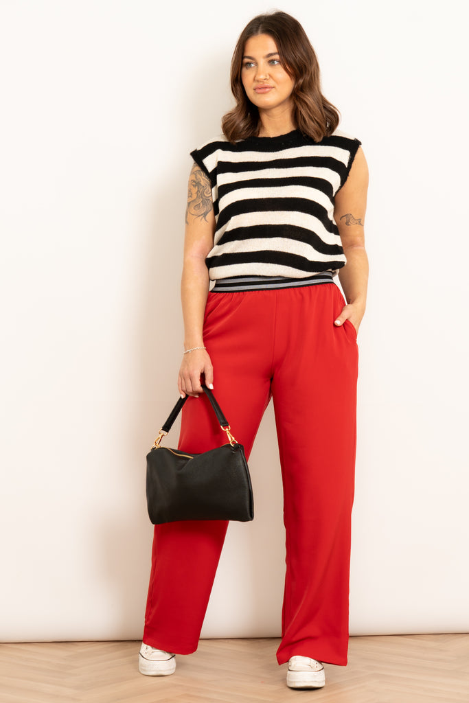 amber-wide-leg-trousers-red-model-showing-side-pockets