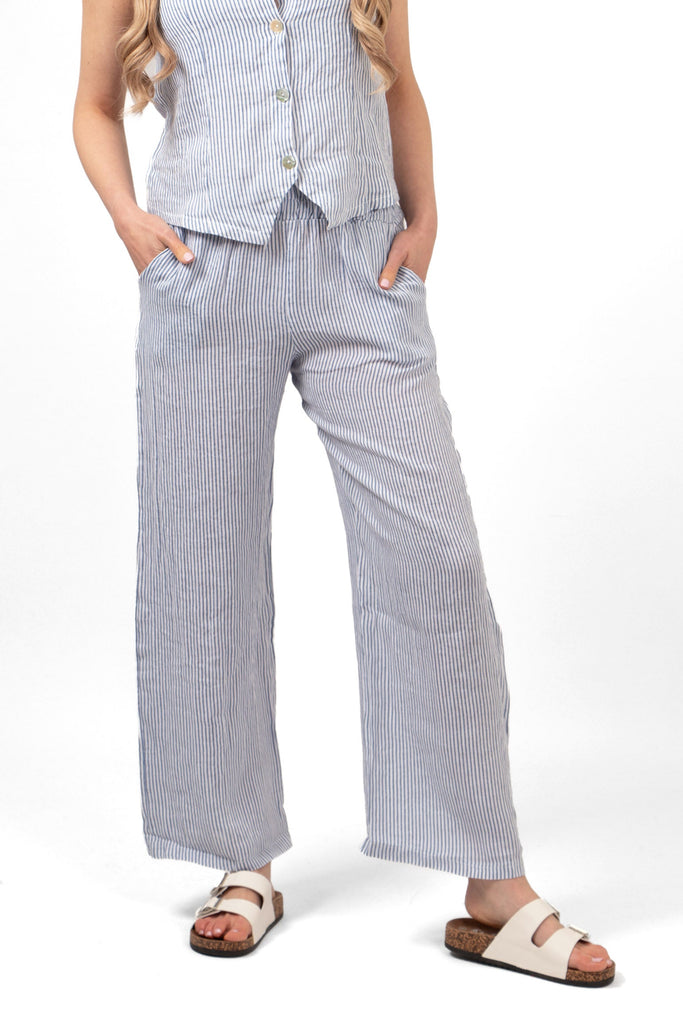 bennett-italian-linen-wide-leg-trousers-white-blue-pinstripe-model-showing-pockets-front-view