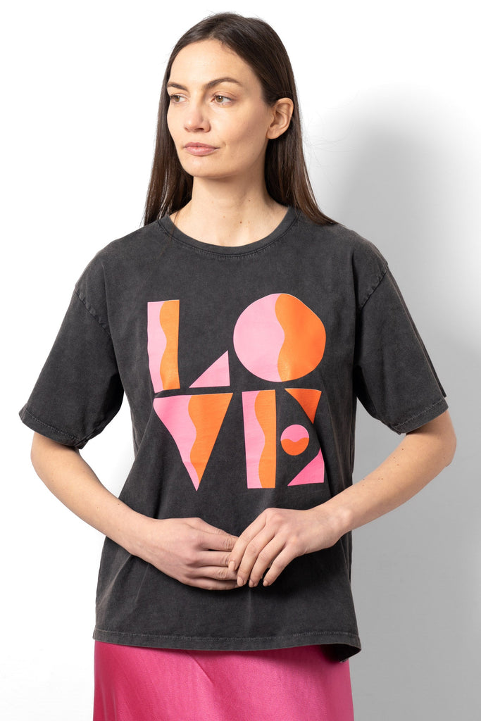 love-cotton-t-shirt-black-pink-front-view-on-model