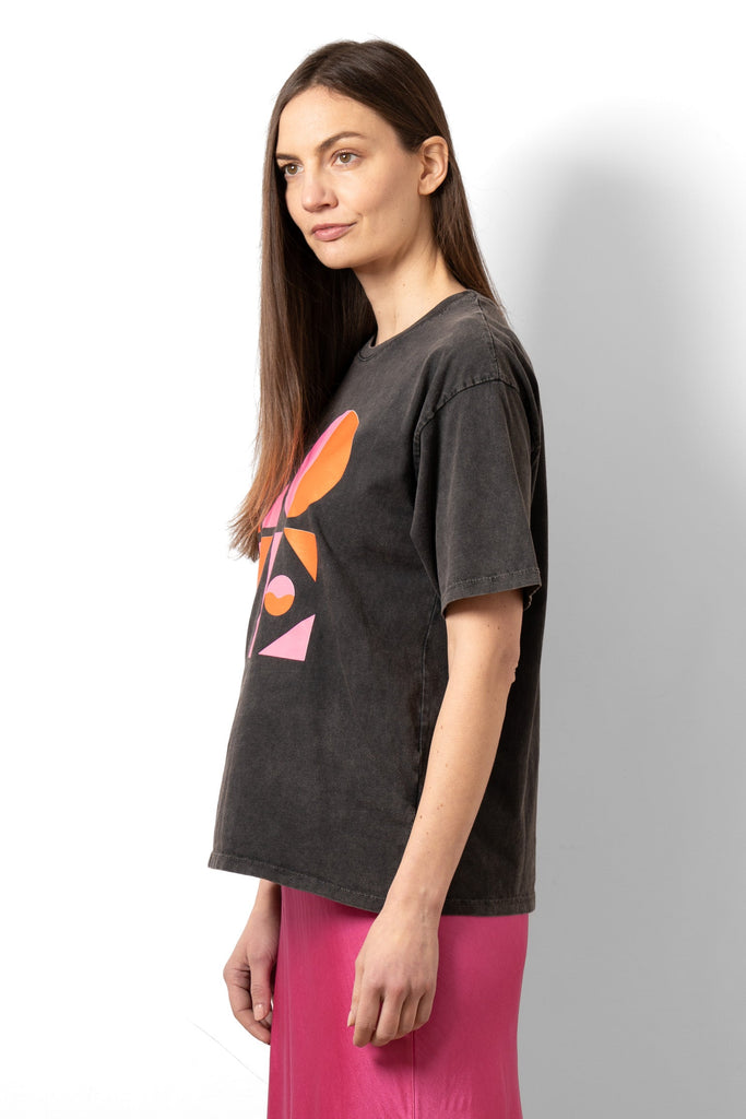 love-cotton-t-shirt-black-pink-side-view-short-sleeves
