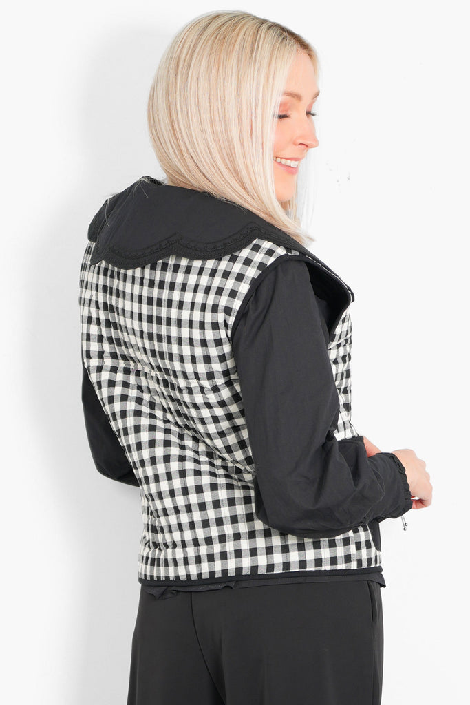tabby-quilted-reversible-gilet-black-cream-gingham-rear-patterned
